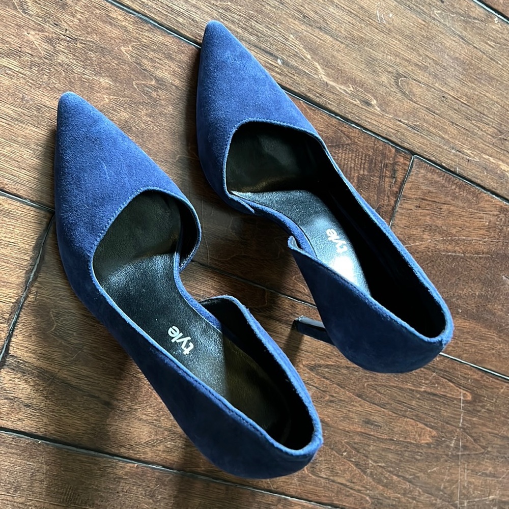 Nine West Blue suede pumps
